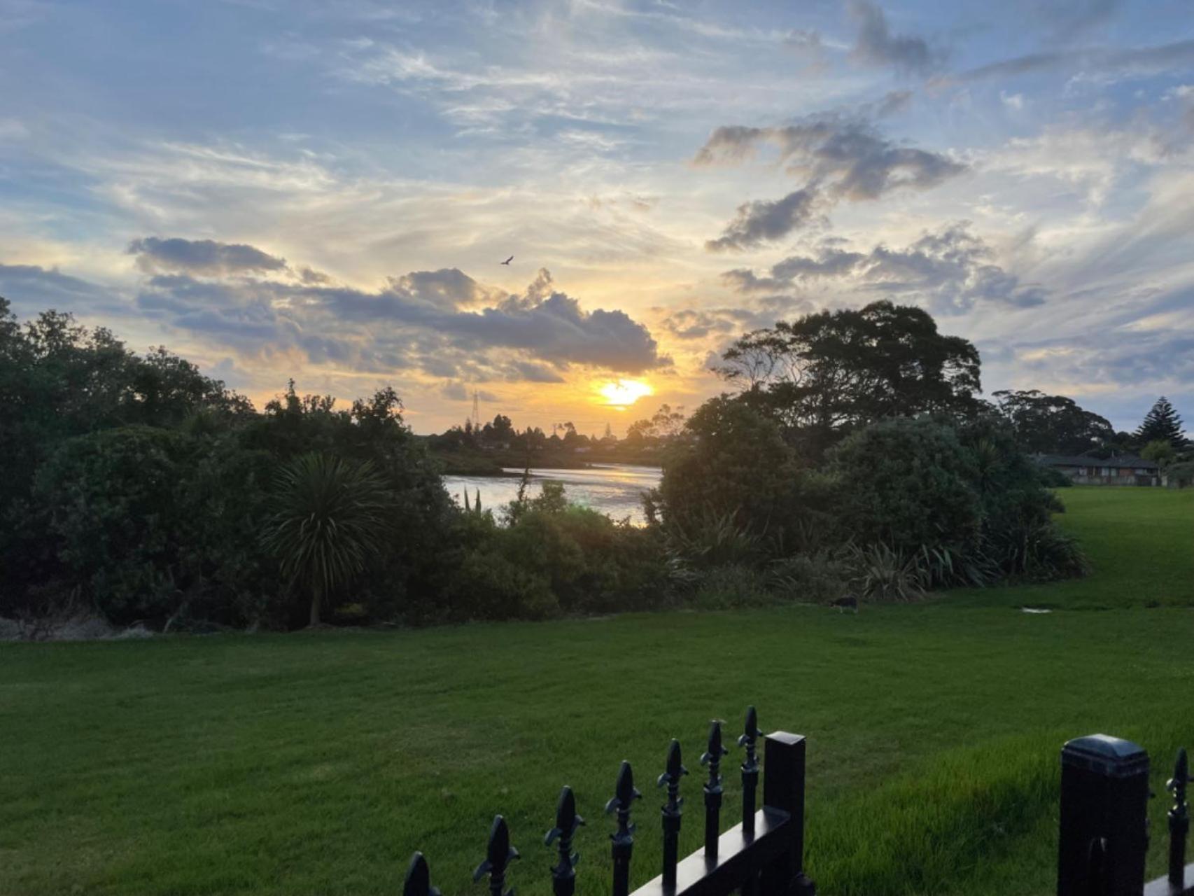 Relax By The Tamaki River Auckland Exterior photo
